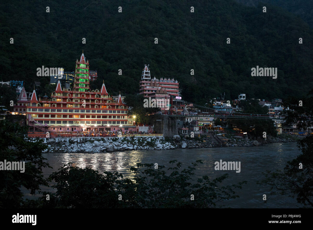 Swarg Ashram auf dem Ganges, Rishikesh, Indien Stockfoto