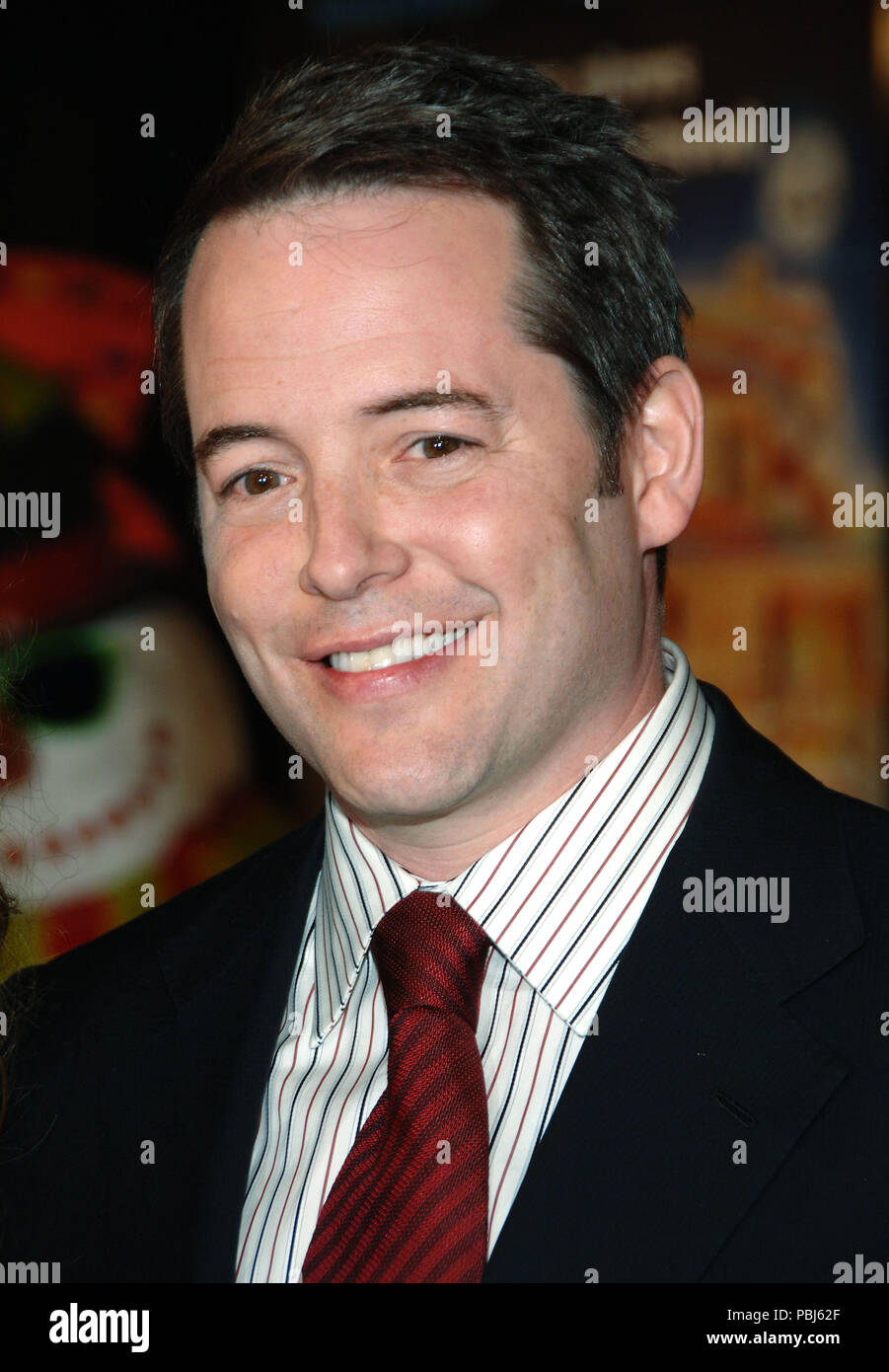 Matthew Broderick Ankunft an Deck die Hallen Premiere auf der Chinese Theatre in Los Angeles. headshot Lächeln Blickkontakt BroderickMatthew 070 Red Carpet Event, Vertikal, USA, Filmindustrie, Prominente, Fotografie, Bestof, Kunst, Kultur und Unterhaltung, Topix Prominente Fashion/Vertikal, Besten, Event in Hollywood Leben - Kalifornien, Roter Teppich und backstage, USA, Film, Stars, Film Stars, TV Stars, Musik, Promis, Fotografie, Bestof, Kunst, Kultur und Unterhaltung, Topix, headshot, vertikal, eine Person aus dem Jahr 2006, Anfrage tsuni@Gamma-USA.com Stockfoto