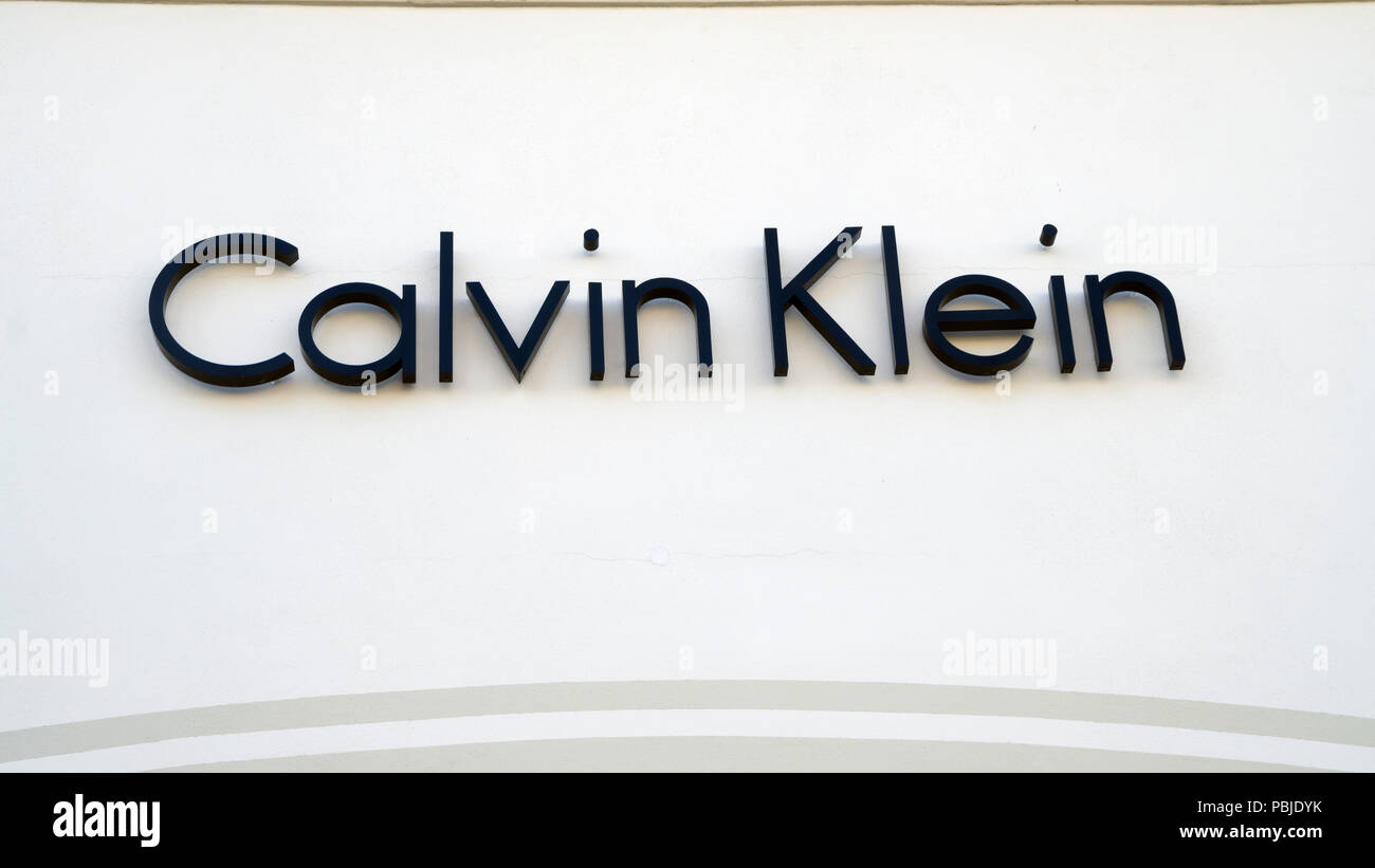 Calvin Klein Shop anmelden. Calvin Klein ist eine amerikanische Mode Haus mit luxuriösen und kommerziellen Lin Stockfoto