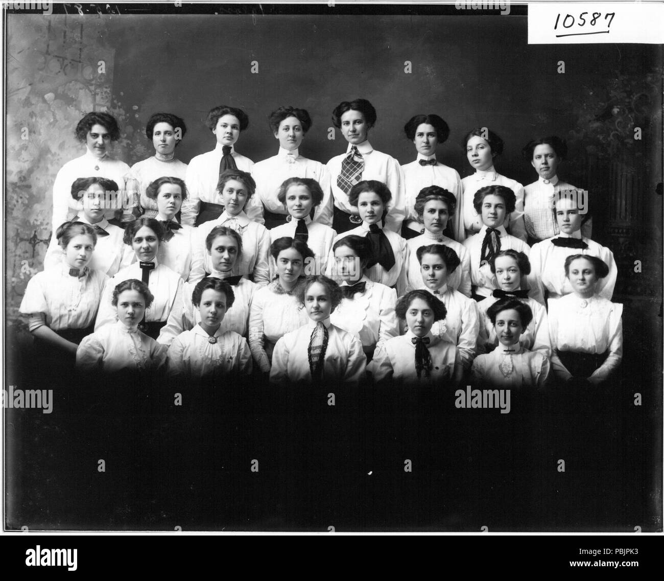 1867 Frauengruppe Portrait 1911 (3190856121) Stockfoto