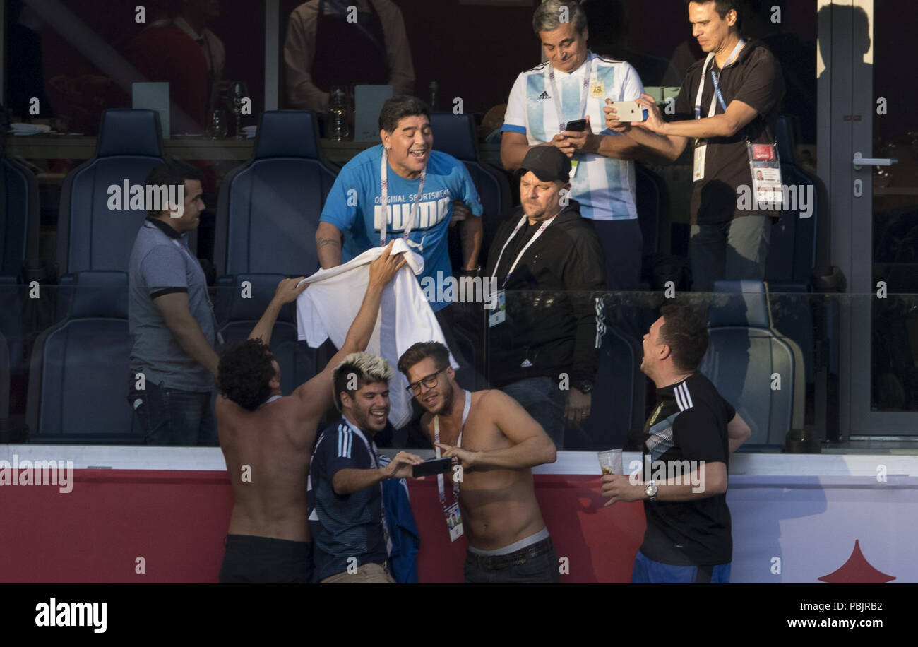 2018 FIFA World Cup - Nigeria vs Argentinien Gruppe D Spieltag 3 Sankt Petersburg mit: Diego Maradona Wo: St. Petersburg, Russische Föderation Wann: 26 Jun 2018 Credit: Anthony Stanley/WENN.com Stockfoto