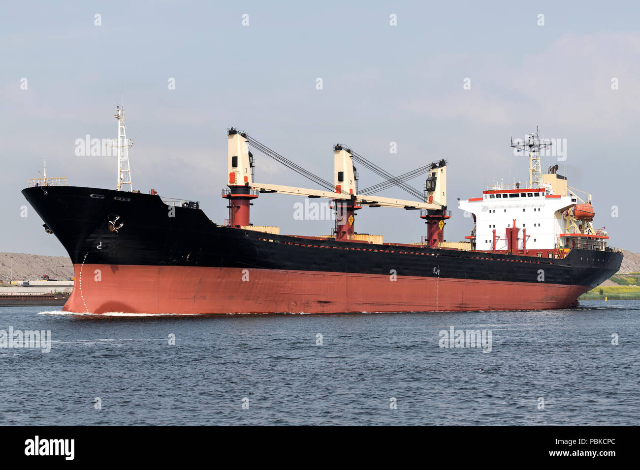 General Cargo Schiff Schiffsverkehr auf dem Kanal Stockfoto