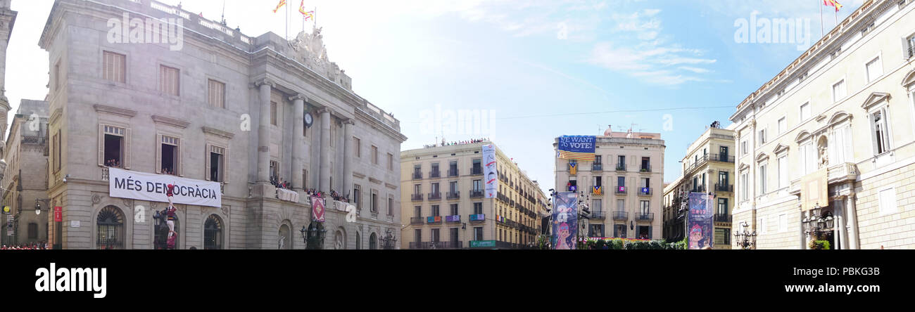 Barcelona, Katalonien, 24. September 2017: Castellers während La Merce Partei in Barcelona. An der Plaza Sant Jaume, im Rathaus. Stockfoto