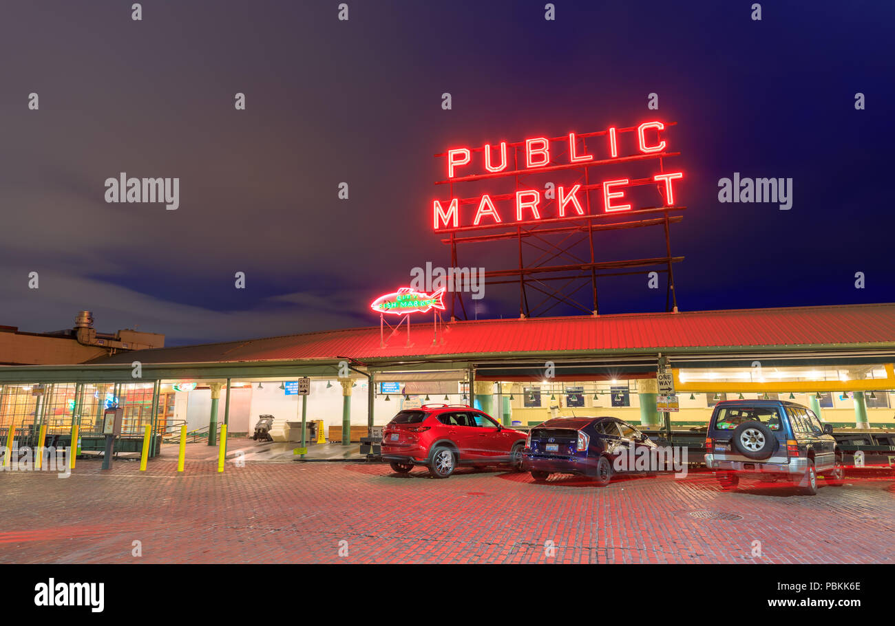 Seattle, Washington - 30. Juni 2018: Blick auf Public Market Center anmelden. Public Market Center ist eines der ältesten kontinuierlich betriebenen öffentlichen Landwirt Stockfoto