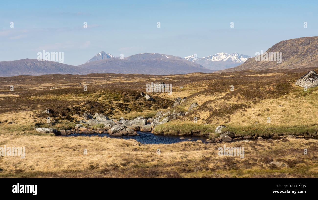 Das Feuchtgebiet Moor und Eiszeit Moränenlandschaft von Rannoch Moor im westlichen Hochland von Schottland. Stockfoto