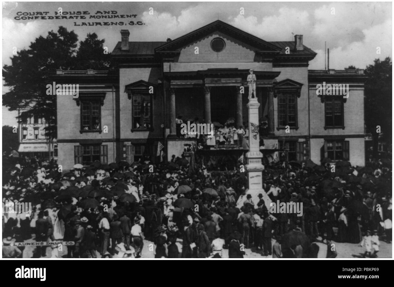 887 Laurens County Court House und Konföderierten Denkmal 1910 Stockfoto