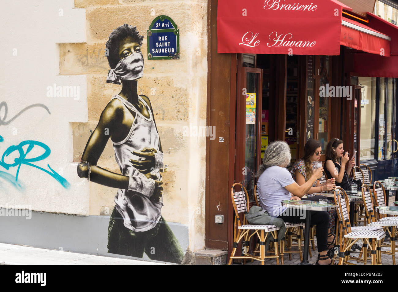 Street Art Paris - Street Art im Louvre von Paris, Frankreich, Europa. Stockfoto