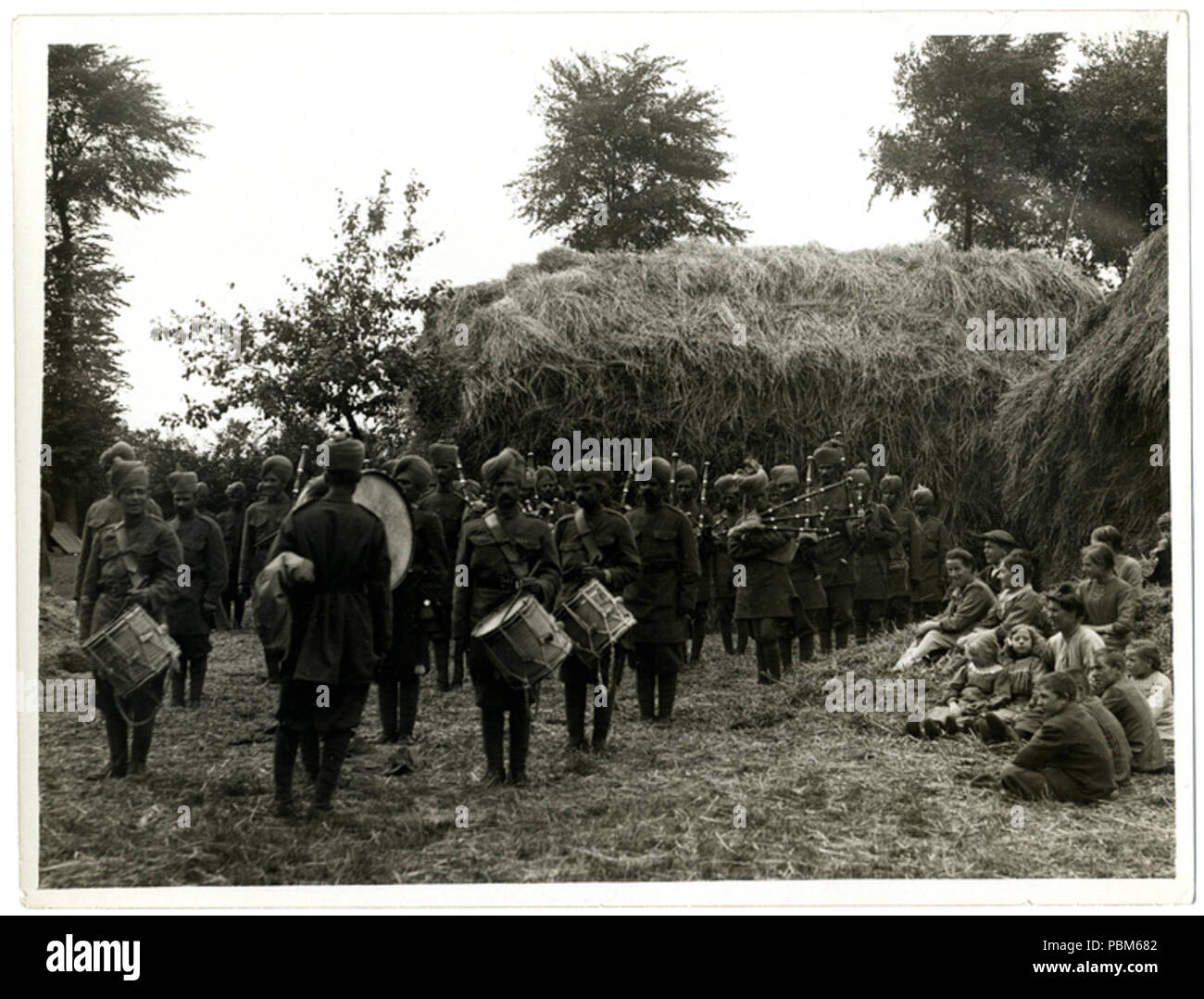 801 Indische Infanterie band 40 Pathans spielen am Französischen Hof (Bild 24-47) Stockfoto