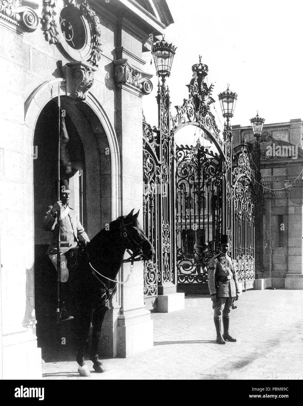 Tore der Abdin Palast der Khedive von Ägypten, Kairo 1924 Stockfoto