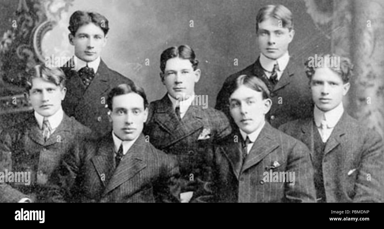 . Deutsch: Das Thistle Hockey Team von Kenora, Ontario, 1905-1906. Français: L'Équipe de hockey des Disteln de Kenora (Ontario), en 1905-1906. ca. 1905 856 Kenorathistles Stockfoto