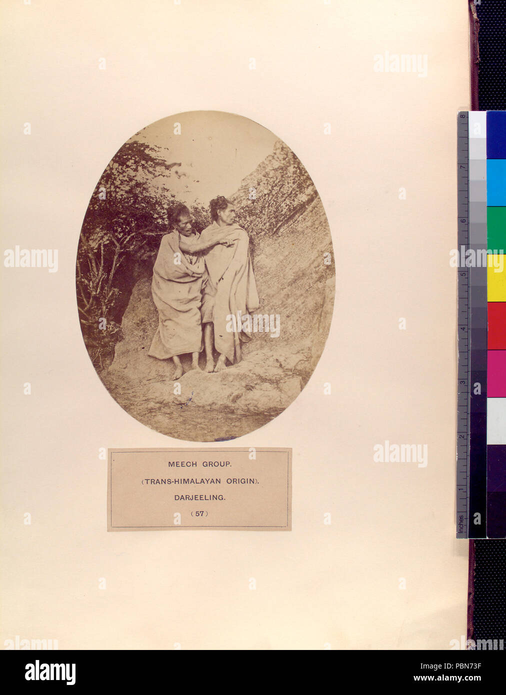 1013 Meech Gruppe (trans - Himalaya Ursprungs), Darjeeling. (2 Männer sitzen auf einem Rock) (Nypl b 13409080-1125292) Stockfoto