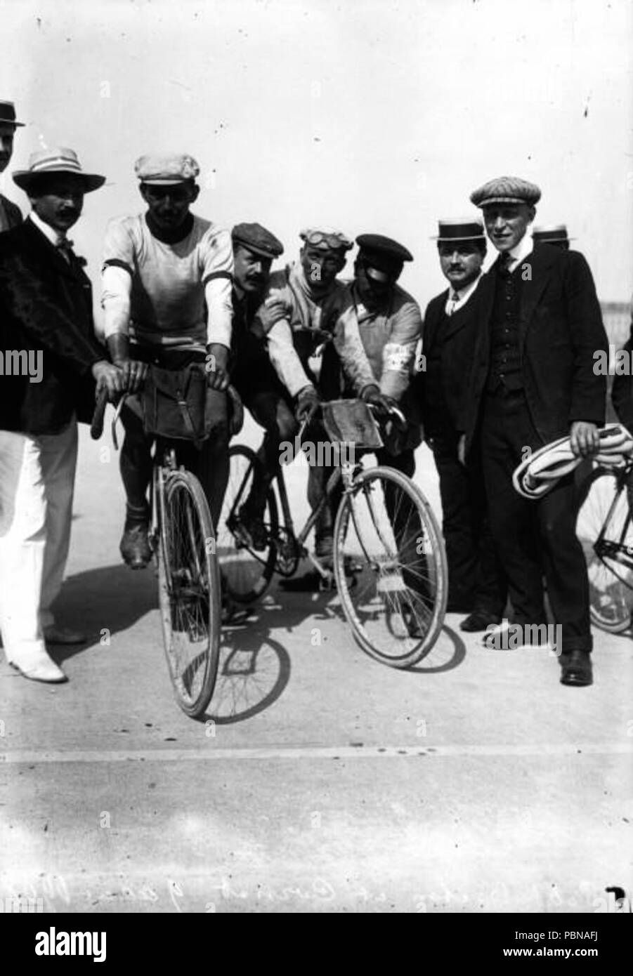 957 Lucien Petit-Breton et Henri Cornet - 9 août 1908 Tour de France Stockfoto