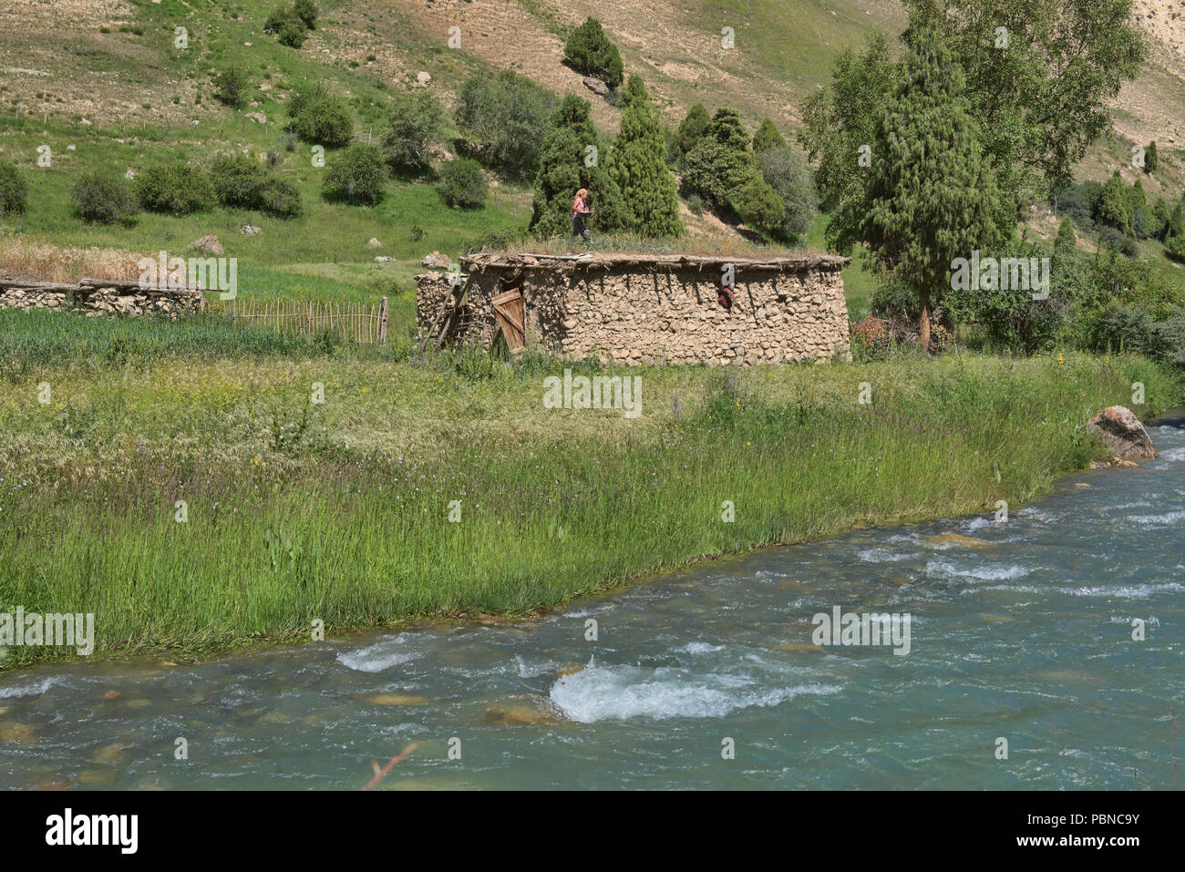 Traditionelle Dörfer entlang der Höhen von Alay route, Alay, Kirgisistan Stockfoto