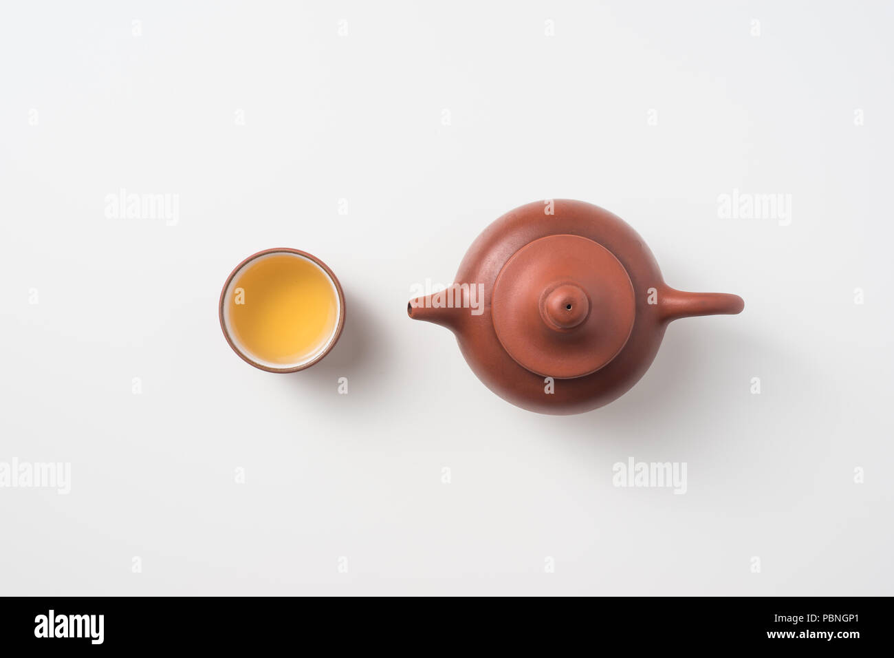 Asien Kultur und Design Konzept - frische Taiwan oolong Tee und Teekanne Stockfoto