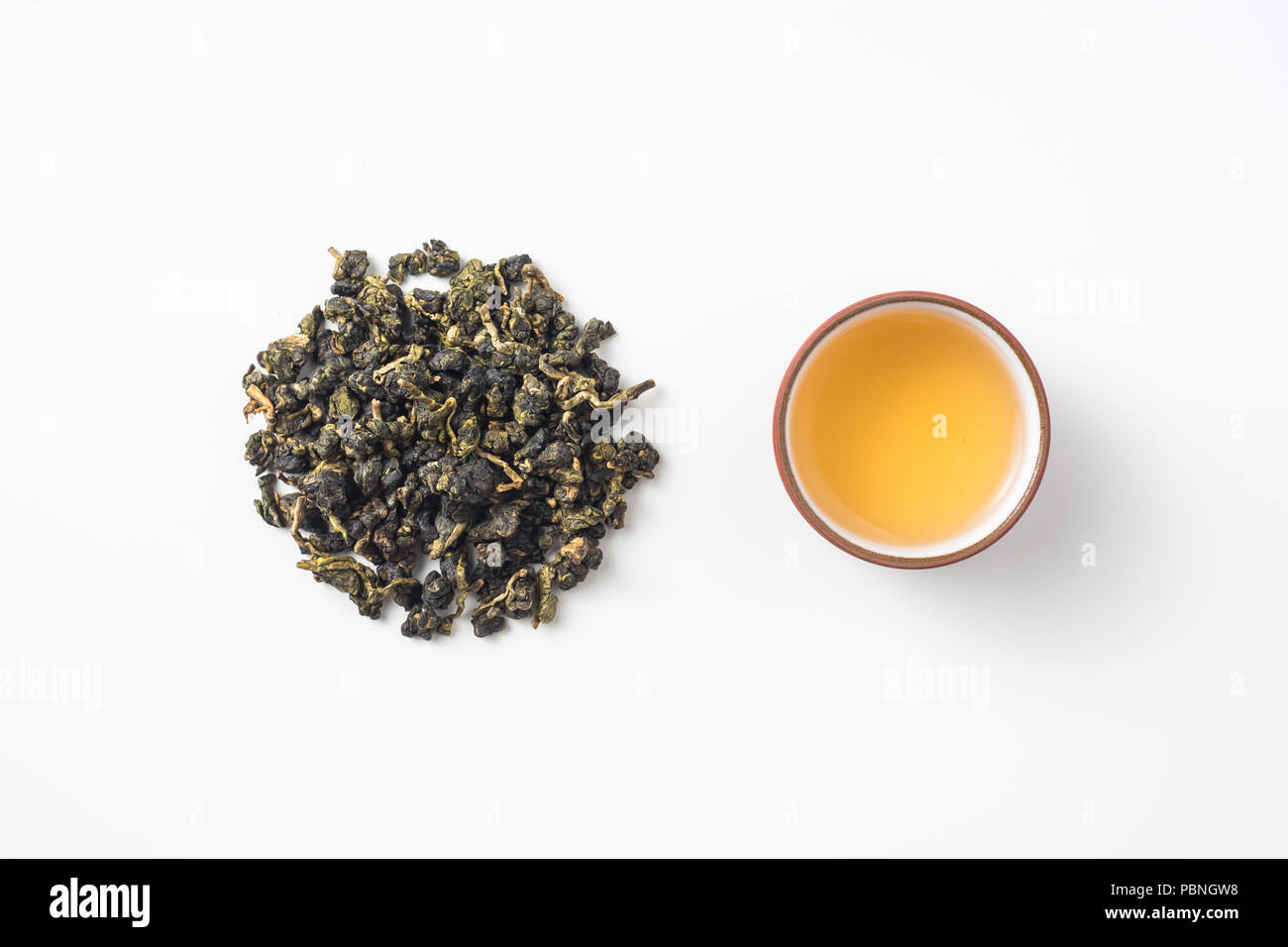 Asien Kultur und Design Konzept - frische Taiwan oolong Tee und Teekanne Stockfoto