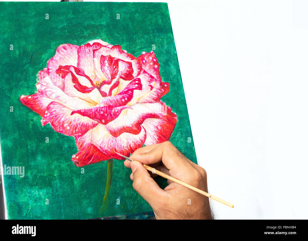 Asiatische Künstler Malerei rote Rose Blume auf grünem Hintergrund mit  Acryl auf Leinwand Stockfotografie - Alamy