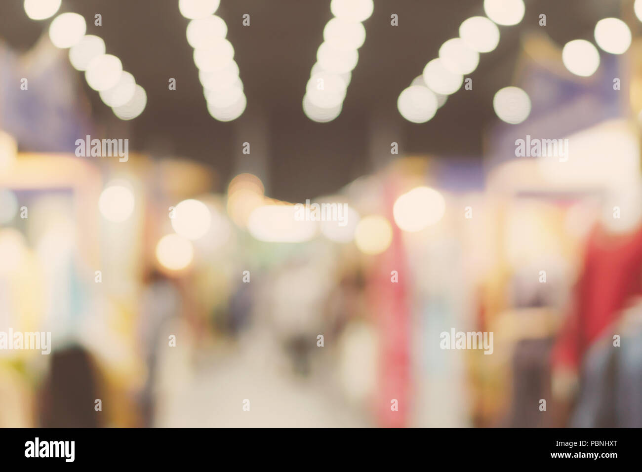 Blur Bild Hintergrund von Menschen in Shopping Mall. Stockfoto