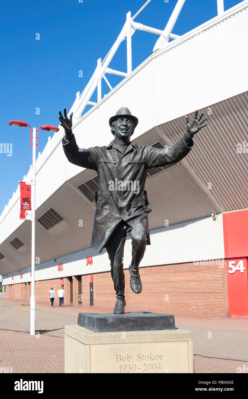 Statue von Bob Stokoe (Sunderland A.F.C. Manager), das Stadion des Lichts, Vaux Brauerei Weg, Sunderland, Tyne und Wear, England, Vereinigtes Königreich Stockfoto