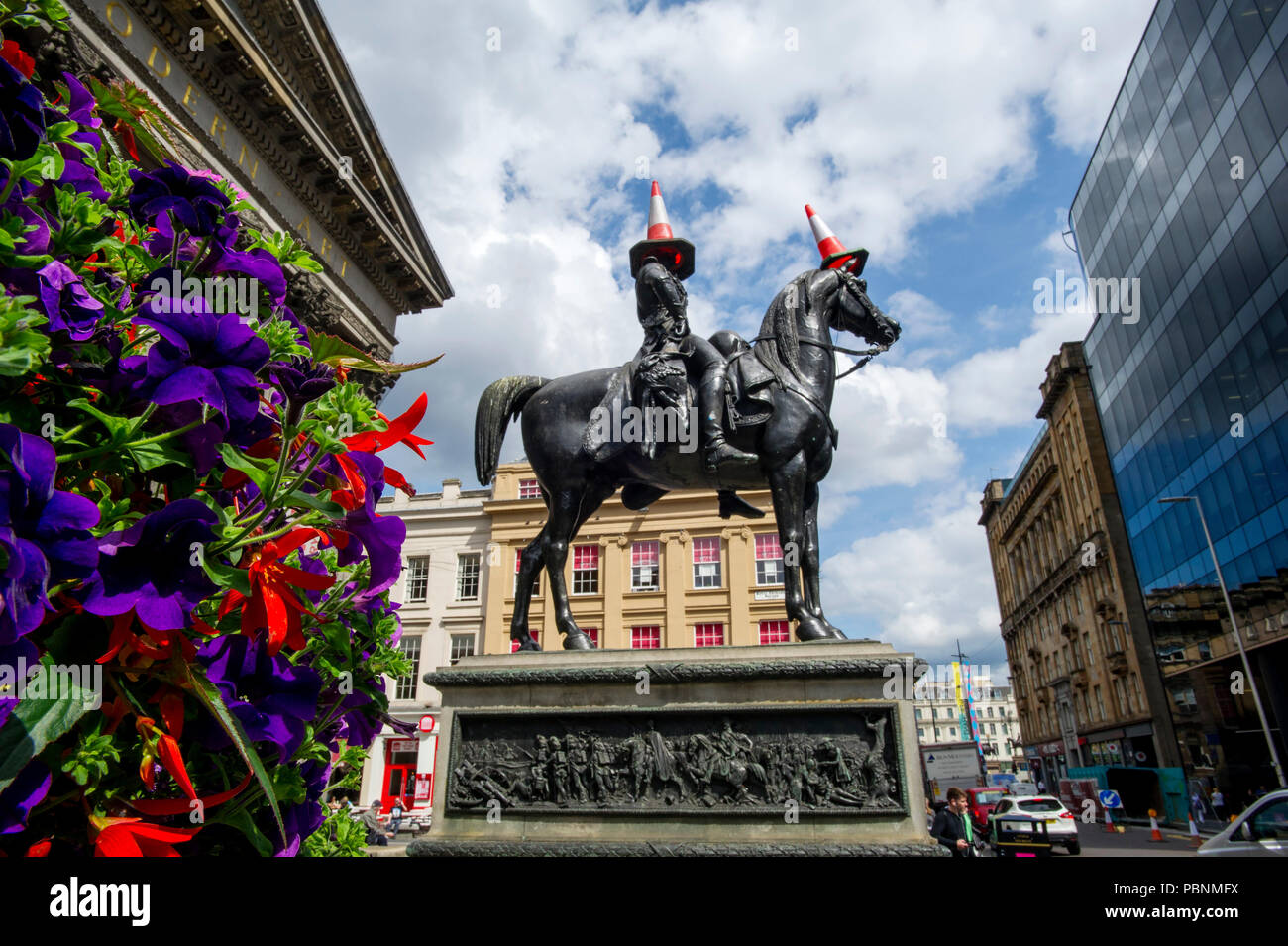 Der Pferdesport Wellington Statue ist eine Statue von Arthur Wellesley, 1. Herzog von Wellington, auf der Royal Exchange Square, Glasgow, Schottland. Stockfoto