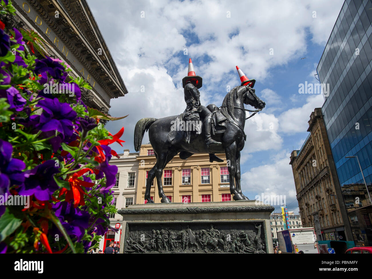 Der Pferdesport Wellington Statue ist eine Statue von Arthur Wellesley, 1. Herzog von Wellington, auf der Royal Exchange Square, Glasgow, Schottland. Stockfoto