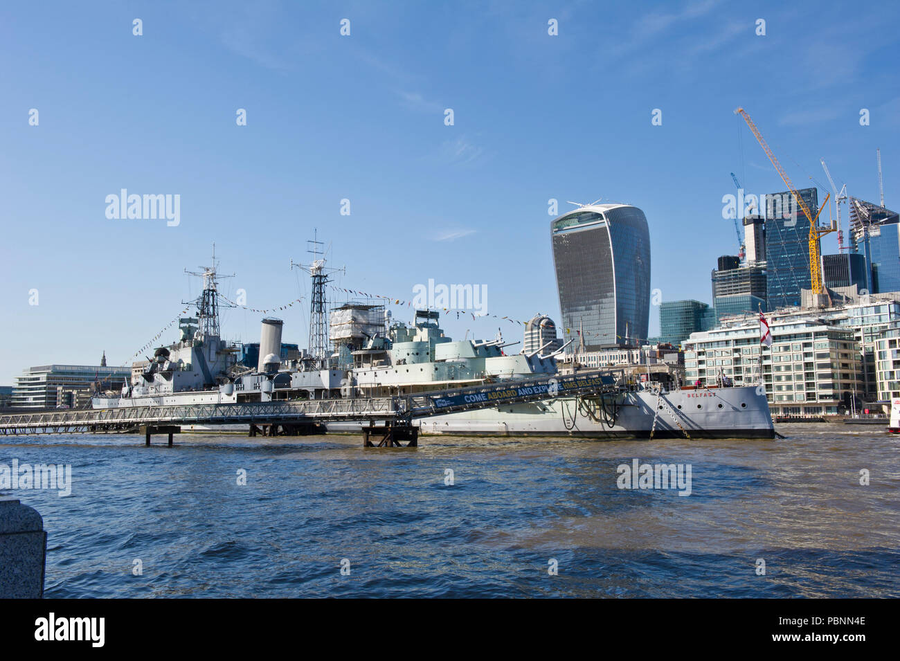 Ein Panoramablick auf die Stadt von London über die Themse, London, England, Vereinigtes Königreich Stockfoto