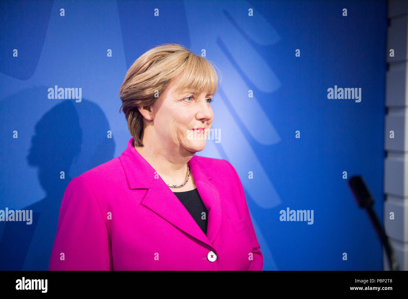 AMSTERDAM, NIEDERLANDE - Jun 1, 2015: Angela Merkel, Deutsche cancelloe, im Madame Tussauds Museum in Amsterdam. Marie Tussaud wurde als Marie Gro geboren Stockfoto