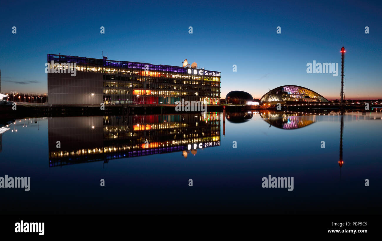 Glasgow Fluss Clyde Reflexionen in der Dämmerung Stockfoto