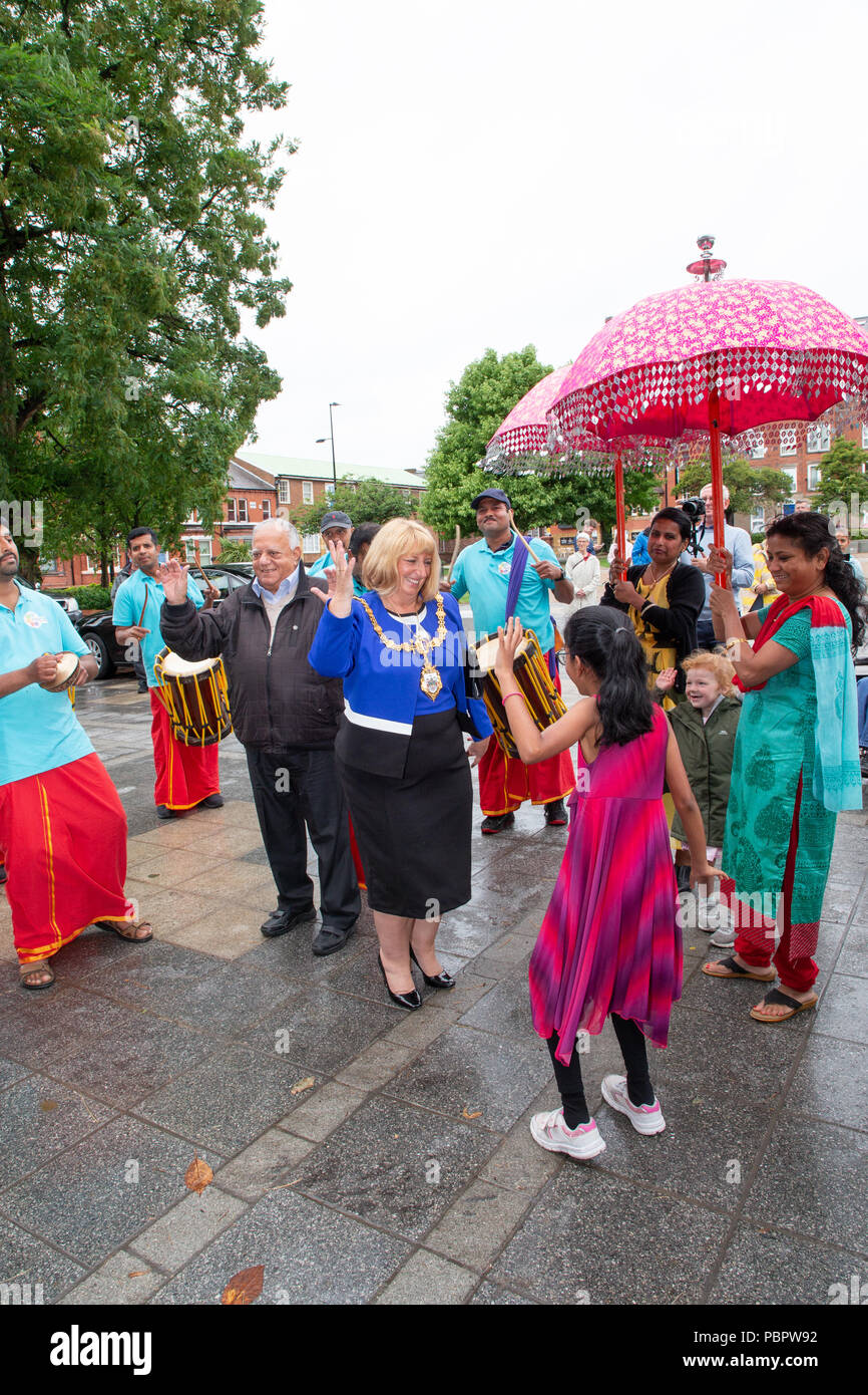 Warrington, Großbritannien, 29. Juli 2018. Vom 29. Juli 2018 - Warrington ethnischen Gemeinschaften Association (WECA) hielt seinen fünften jährlichen MELA Festival. Die üblichen Spaziergang vom Rathaus fand nicht statt wegen der nassen und windigen Wetter und die Veranstaltung, die in die Queen's Gardens in Palmyra Platz abgehalten worden sein sollten, in der Nähe der Innenstadt, wurde im Inneren der Parr Hall Gebäude geändert Stockfoto