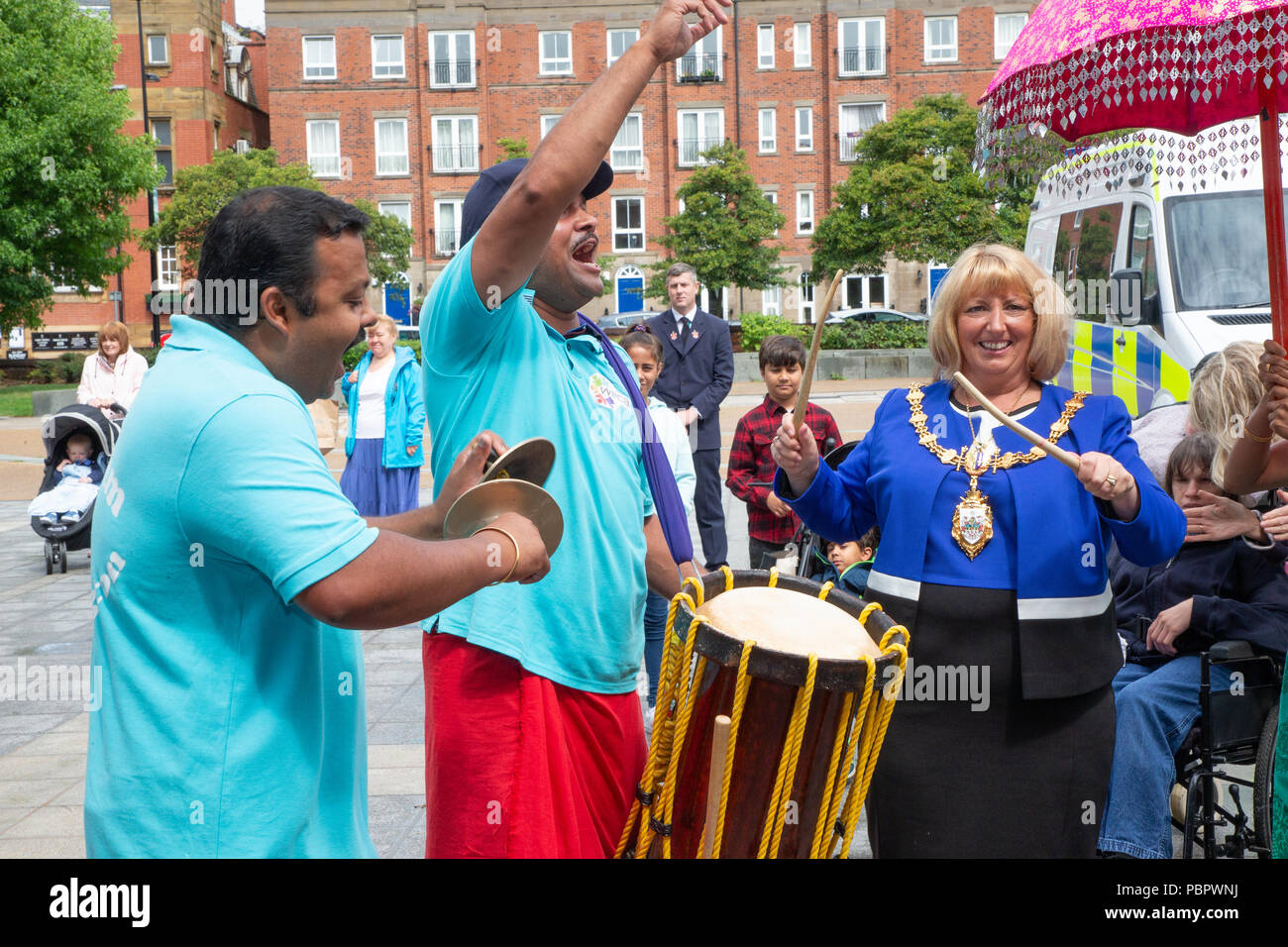 Warrington, Großbritannien, 29. Juli 2018. Vom 29. Juli 2018 - Warrington ethnischen Gemeinschaften Association (WECA) hielt seinen fünften jährlichen MELA Festival. Die üblichen Spaziergang vom Rathaus fand nicht statt wegen der nassen und windigen Wetter und die Veranstaltung, die in die Queen's Gardens in Palmyra Platz abgehalten worden sein sollten, in der Nähe der Innenstadt, wurde im Inneren der Parr Hall Gebäude geändert Stockfoto