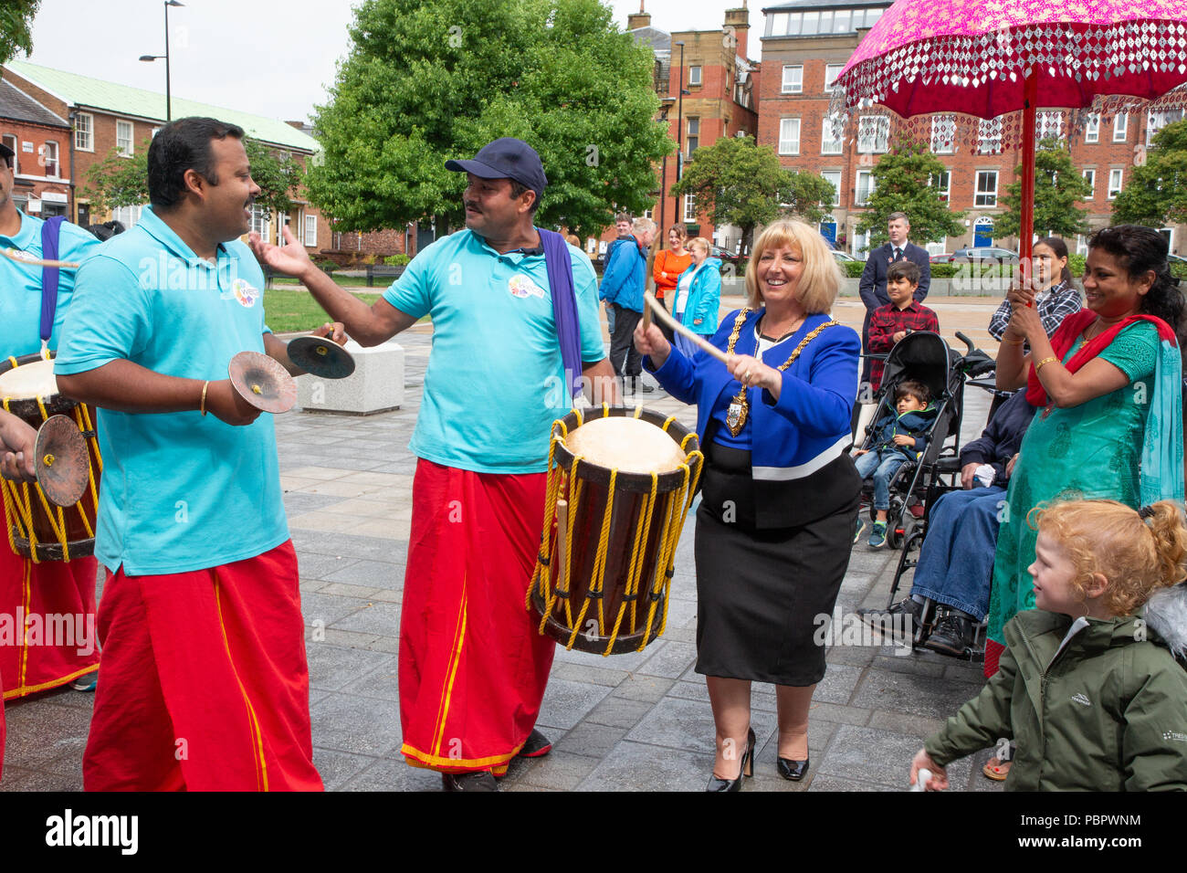 Warrington, Großbritannien, 29. Juli 2018. Vom 29. Juli 2018 - Warrington ethnischen Gemeinschaften Association (WECA) hielt seinen fünften jährlichen MELA Festival. Die üblichen Spaziergang vom Rathaus fand nicht statt wegen der nassen und windigen Wetter und die Veranstaltung, die in die Queen's Gardens in Palmyra Platz abgehalten worden sein sollten, in der Nähe der Innenstadt, wurde im Inneren der Parr Hall Gebäude geändert Stockfoto