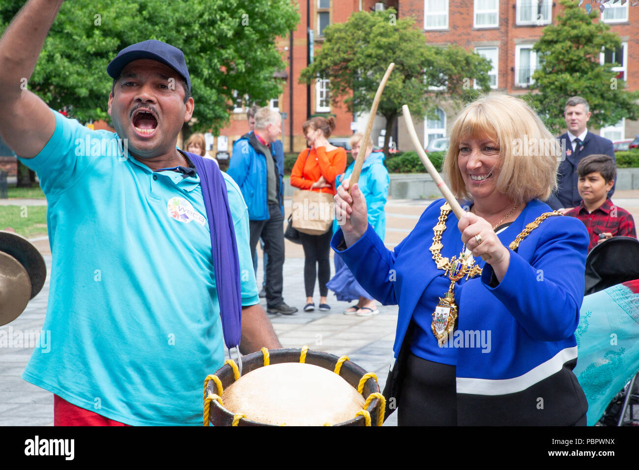 Warrington, Großbritannien, 29. Juli 2018. Vom 29. Juli 2018 - Warrington ethnischen Gemeinschaften Association (WECA) hielt seinen fünften jährlichen MELA Festival. Die üblichen Spaziergang vom Rathaus fand nicht statt wegen der nassen und windigen Wetter und die Veranstaltung, die in die Queen's Gardens in Palmyra Platz abgehalten worden sein sollten, in der Nähe der Innenstadt, wurde im Inneren der Parr Hall Gebäude geändert Stockfoto