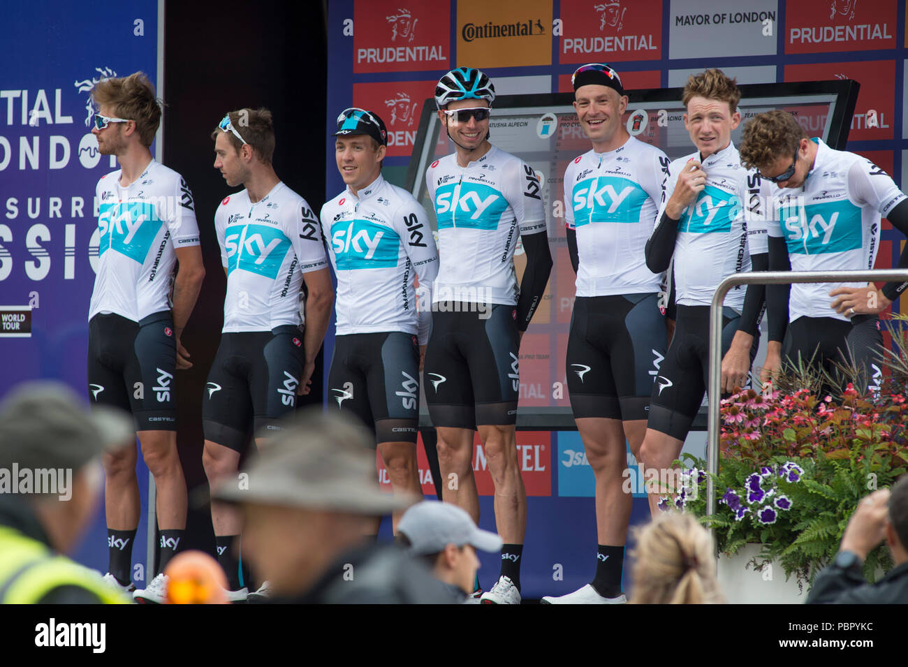 Horse Guards Parade, London, UK. 29. Juli, 2018. In Großbritannien ist nur Männer UCI Welttournee Rennen für Rennen starten in Central London mit den Fahrern und Teams zu den Zuschauern vorgestellt. Foto: Team Sky. Credit: Malcolm Park/Alamy Leben Nachrichten. Stockfoto