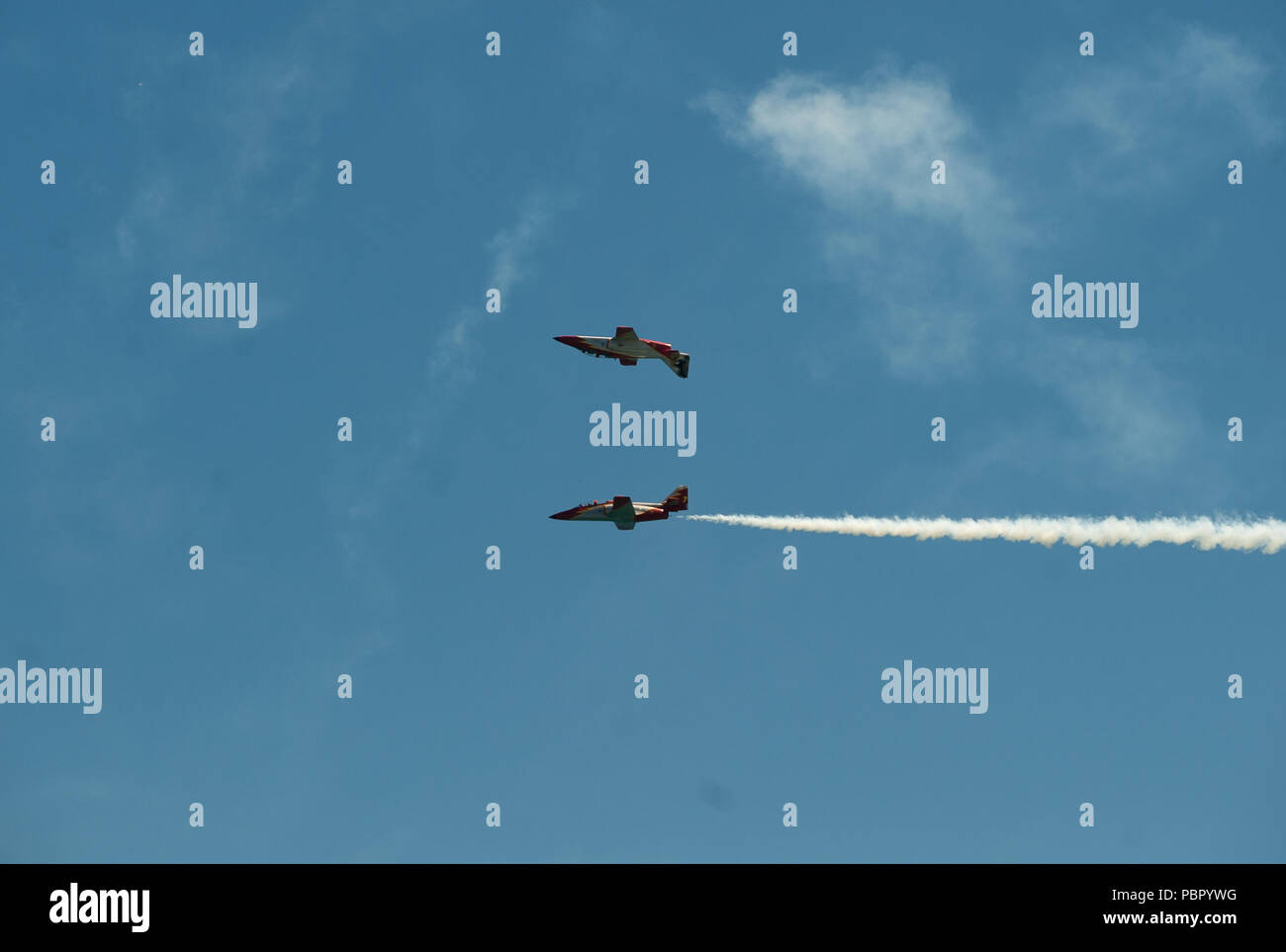 Malaga, Spanien. 29. Juli, 2018. Team Mitglieder der Spanischen Luftwaffe' Patrulla Aguila" durchführen: Die Luft während der 2018 Torre del Mar International Air Festival in Torre del Mar, in der Nähe von Malaga. Die 2018 Torre del Mar International Air Festival wird am 27., 28. und 29. Juli und zieht über 300.000 Zuschauer. Credit: Jesus Merida/SOPA Images/ZUMA Draht/Alamy leben Nachrichten Stockfoto