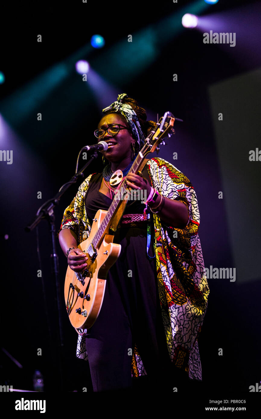 WOMAD-Festival, Charlton Park, Wiltshire, UK. 29. Juli 2018. Mélissa Laveaux, geboren und aufgewachsen in Kanada haitianischen Eltern angehoben, führt live im Siam Zelt bei WOMAD-Festival. Credit: Francesca Moore/Alamy leben Nachrichten Stockfoto