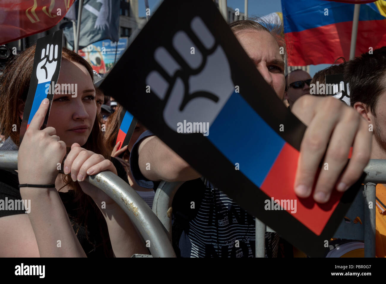 Moskau, Russland. 29., Juli, 2018. Anhänger der Opposition an einer Kundgebung gegen geplante Reform der Regierung wandern, das Rentenalter in Moskau, Russland Credit: Nikolay Winokurow/Alamy leben Nachrichten Stockfoto