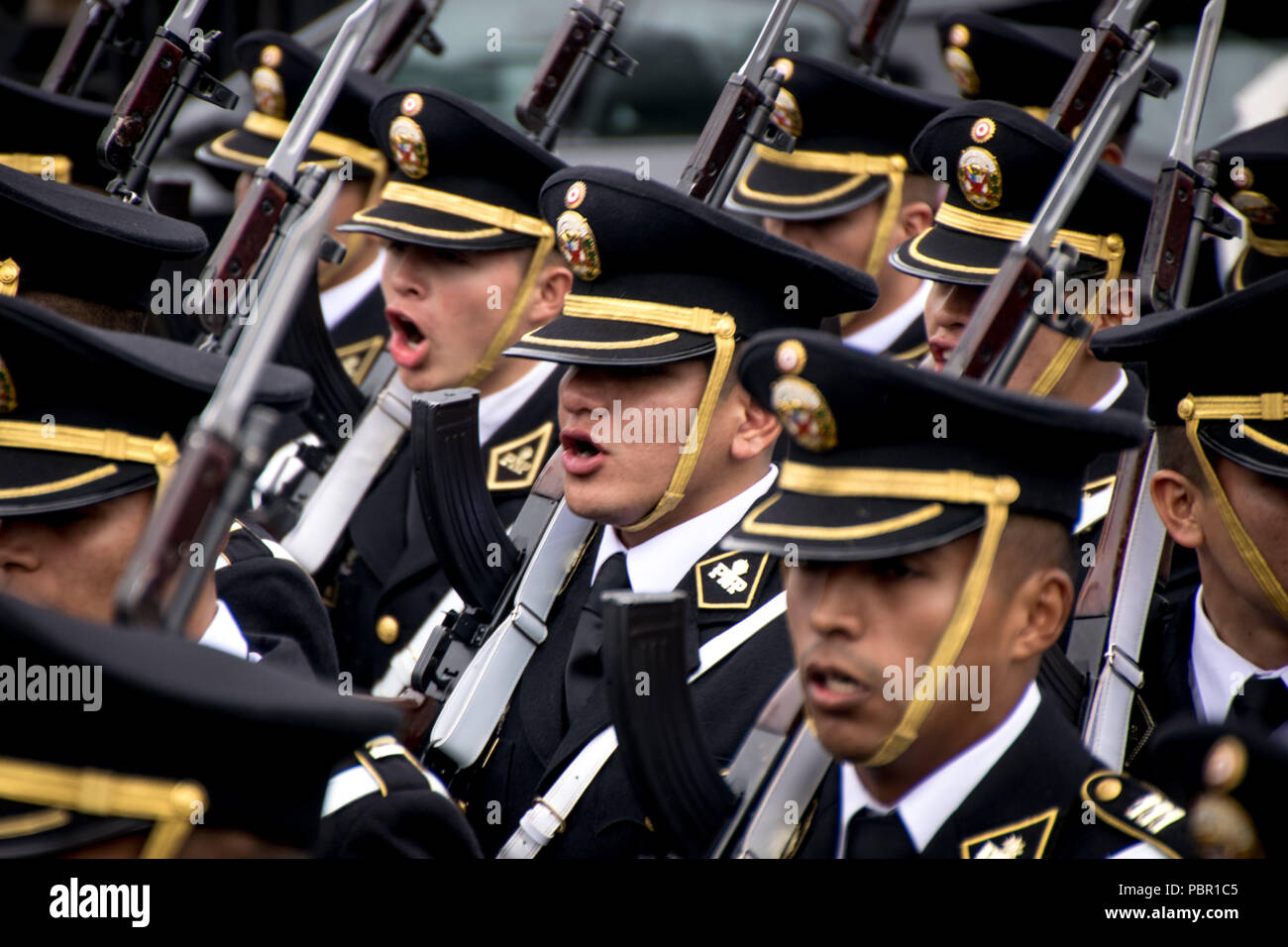 Lima, Lima, Peru. 29. Juli, 2018. Peruanische Soldaten gesehen marschieren. Mitglieder der bewaffneten Kräfte in Peru, Küstenwache, Suche und Rettung und Polizei März in voller Uniform während des Landes Gran Parada Militar. Dieser Parade tritt immer am Tag nach dem Tag der Unabhängigkeit Perus Kennzeichnung das offizielle Ende der Feierlichkeiten in der ganzen Nation. Credit: Jason Sheil/SOPA Images/ZUMA Draht/Alamy leben Nachrichten Stockfoto