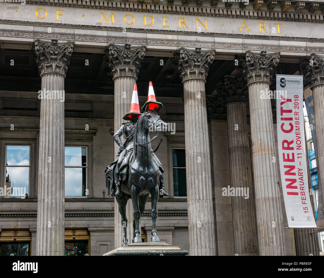 Reiterstandbild Herzog von Wellington mit Leitkegel, der Galerie der Modernen Kunst, GoMA, Royal Exchange Square, Glasgow, Schottland, Großbritannien Stockfoto