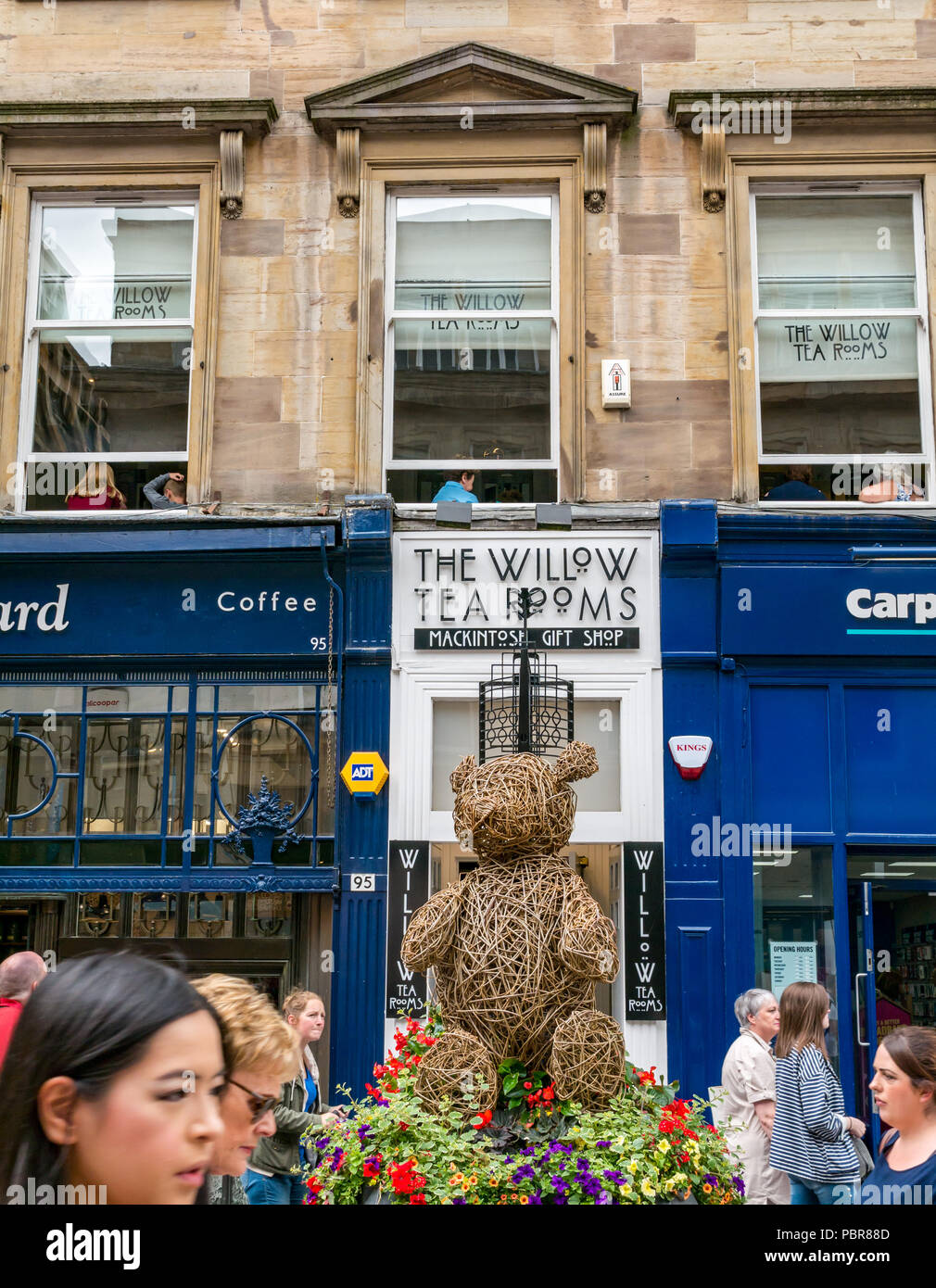 Die Willow Tea Rooms Rennie Mackintosh Jugendstil Zeichen, überfüllten Buchanan Street, Glasgow, Schottland, Großbritannien Stockfoto