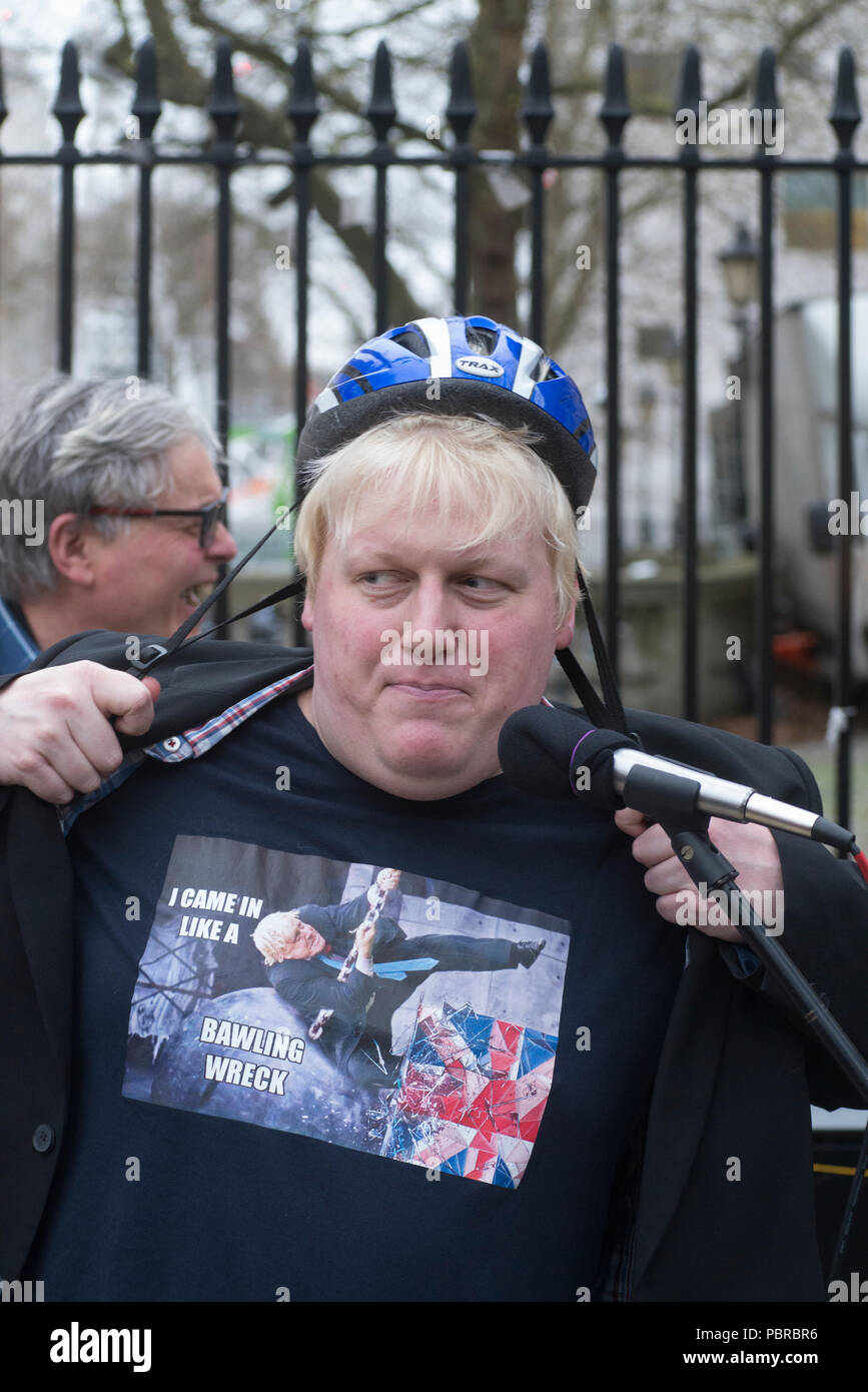 29. März 2017 - Whitehall - London - Faux Bojo (Drew Galdron) durchführen an den Protesten gegen die Unterzeichnung des Artikels 50 Auslösen der BRITISCHEN withdra Stockfoto