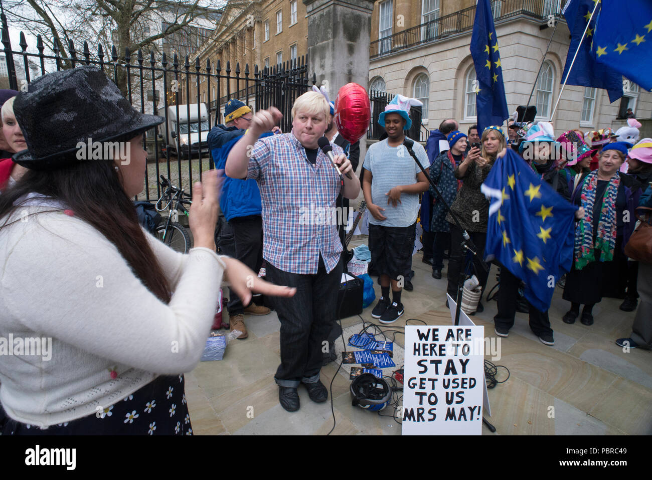 29. März 2017 - Whitehall - London - Faux Bojo (Drew Galdron) durchführen an den Protesten gegen die Unterzeichnung des Artikels 50 Auslösen der BRITISCHEN withdra Stockfoto