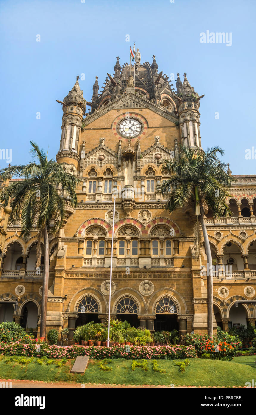 Bahnhof Chhatrapati Shivaji Terminus (CSTM) früher als Victoria Terminus bekannt ist ein historischer Bahnhof. Es ist UNESCO-Weltkulturerbe. Stockfoto