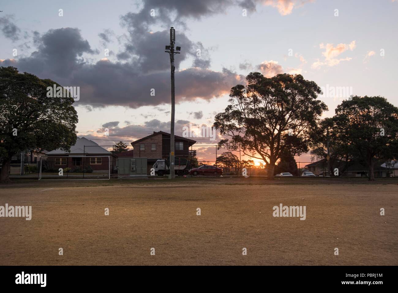 Sonnenuntergang in einem Fußballplatz in Woolooware. Stockfoto