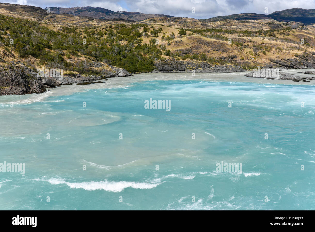 Zusammenfluss von Türkis Rio Baker und Gletscher Grey Rio Nef, zwischen Puerto Guadal und Cochrane, Región de Aysén, Chile Stockfoto