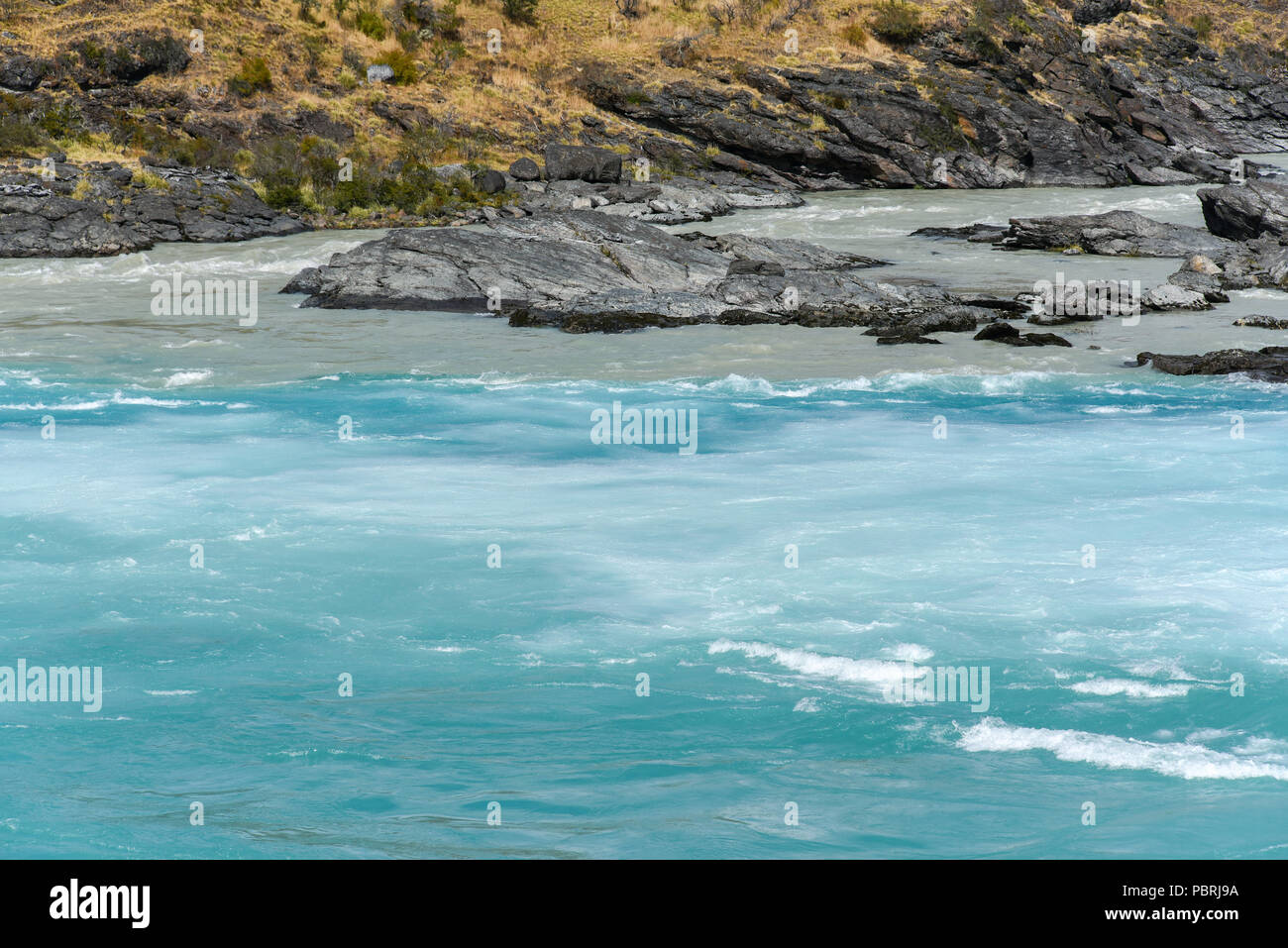 Zusammenfluss von Türkis Rio Baker und Gletscher Grey Rio Nef, zwischen Puerto Guadal und Cochrane, Región de Aysén, Chile Stockfoto