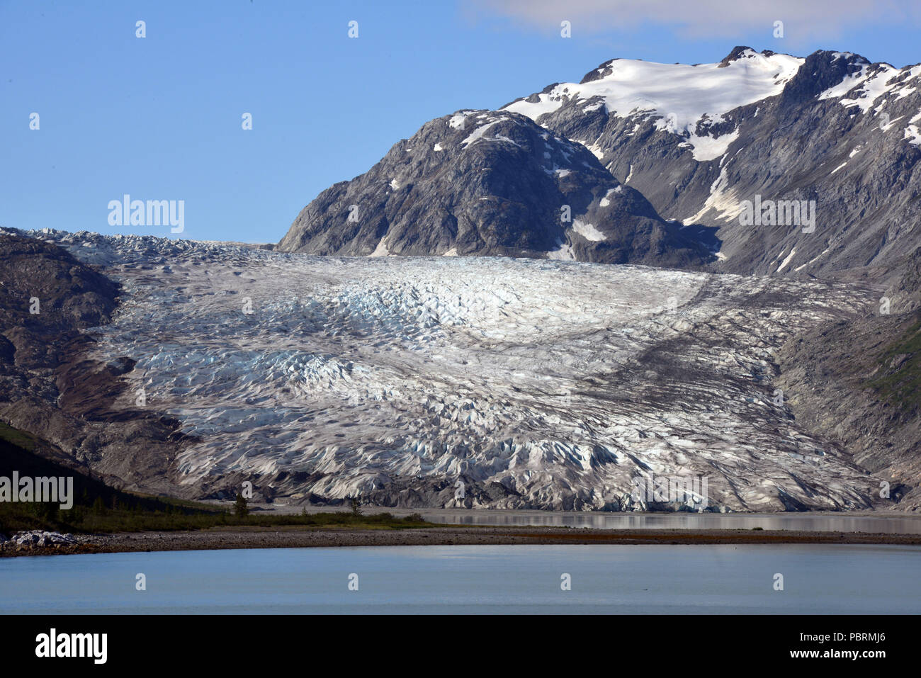 Ansicht der Lamplugh Glacier aus Holland America Line Kreuzfahrt Schiff Volendam, wie sie Kreuzfahrten Glacier Bay National Park, Alaska, USA. Stockfoto