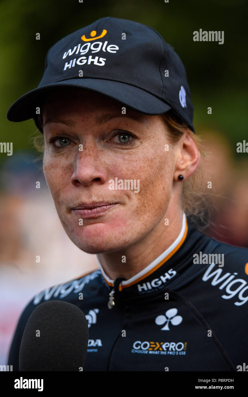 Kirsten Wild Von Team Wiggle Hoch 5 Nach Dem Gewinn Des Aufsichtsrechtlichen Ridelondon Classique Frauen Radrennen Stockfotografie Alamy