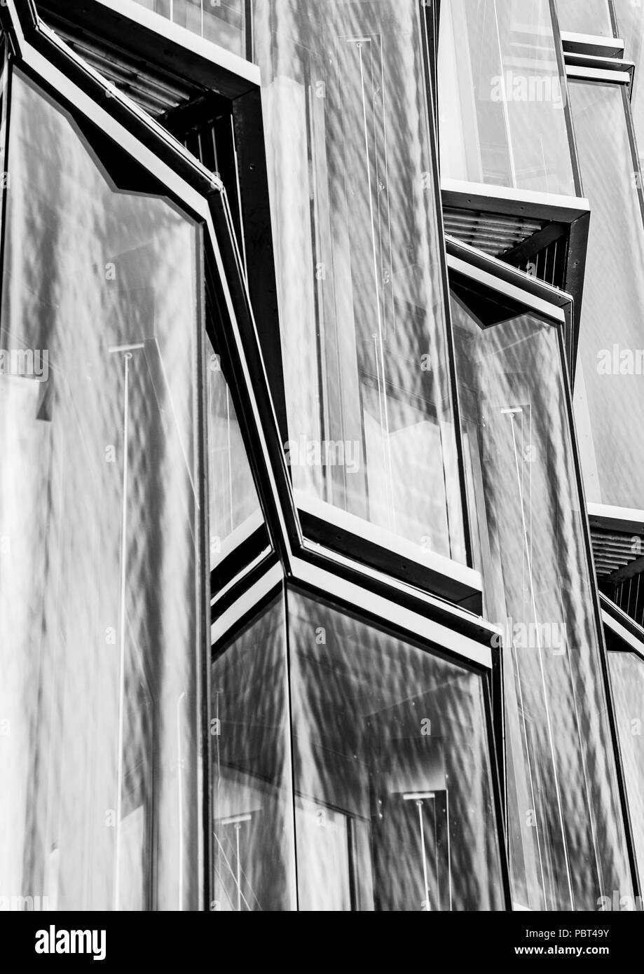 Berlin wider, Reflexionen von Gebäuden im Glas von anderen Gebäuden Stockfoto