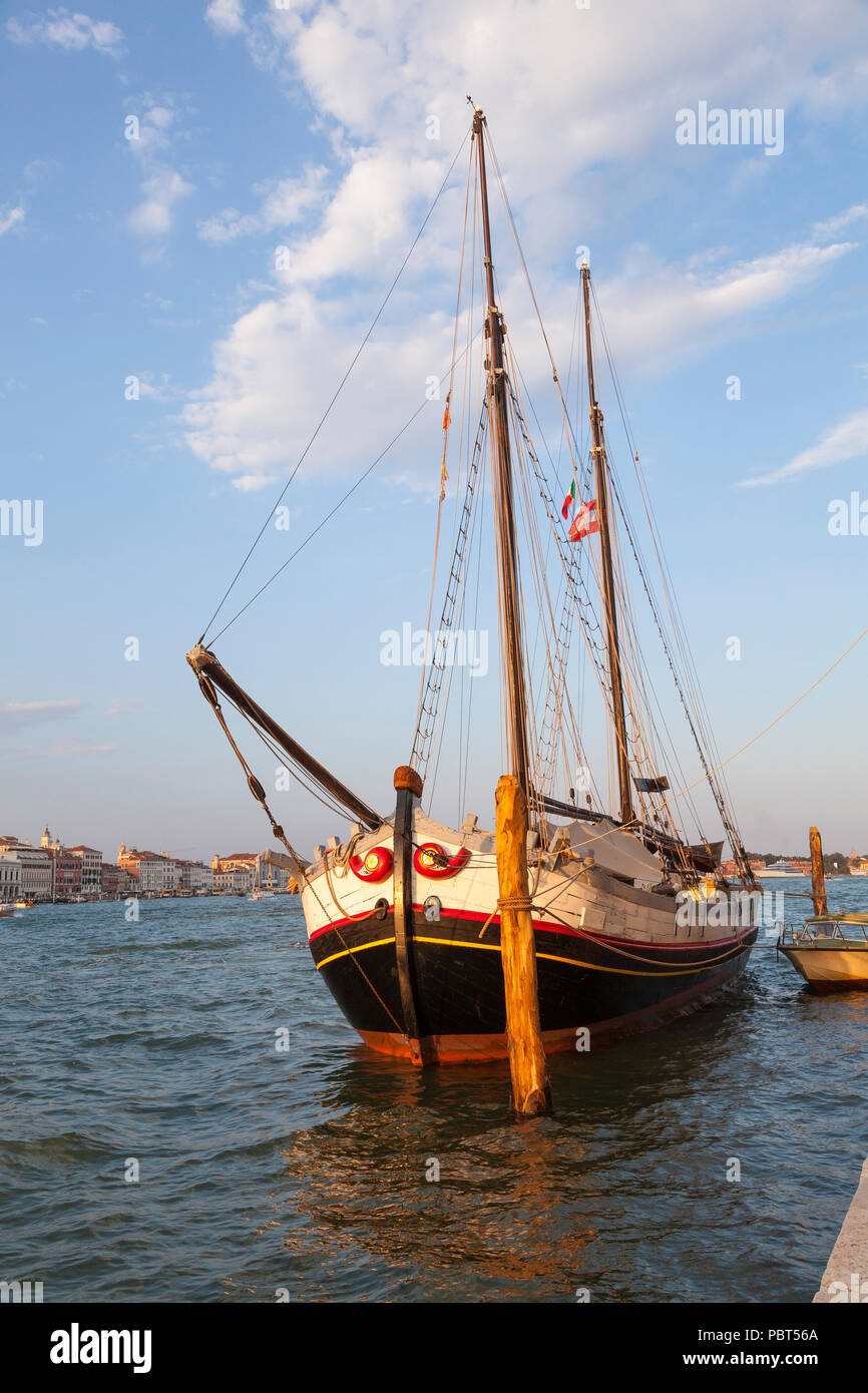Trabaccolo (lugger), IL NUOVO TRIONFO, der größten klassischen Adria Boot segeln Zustand. Cattolica Werft gebaut 1926, Grand Canal, Venedig, Venetien Stockfoto