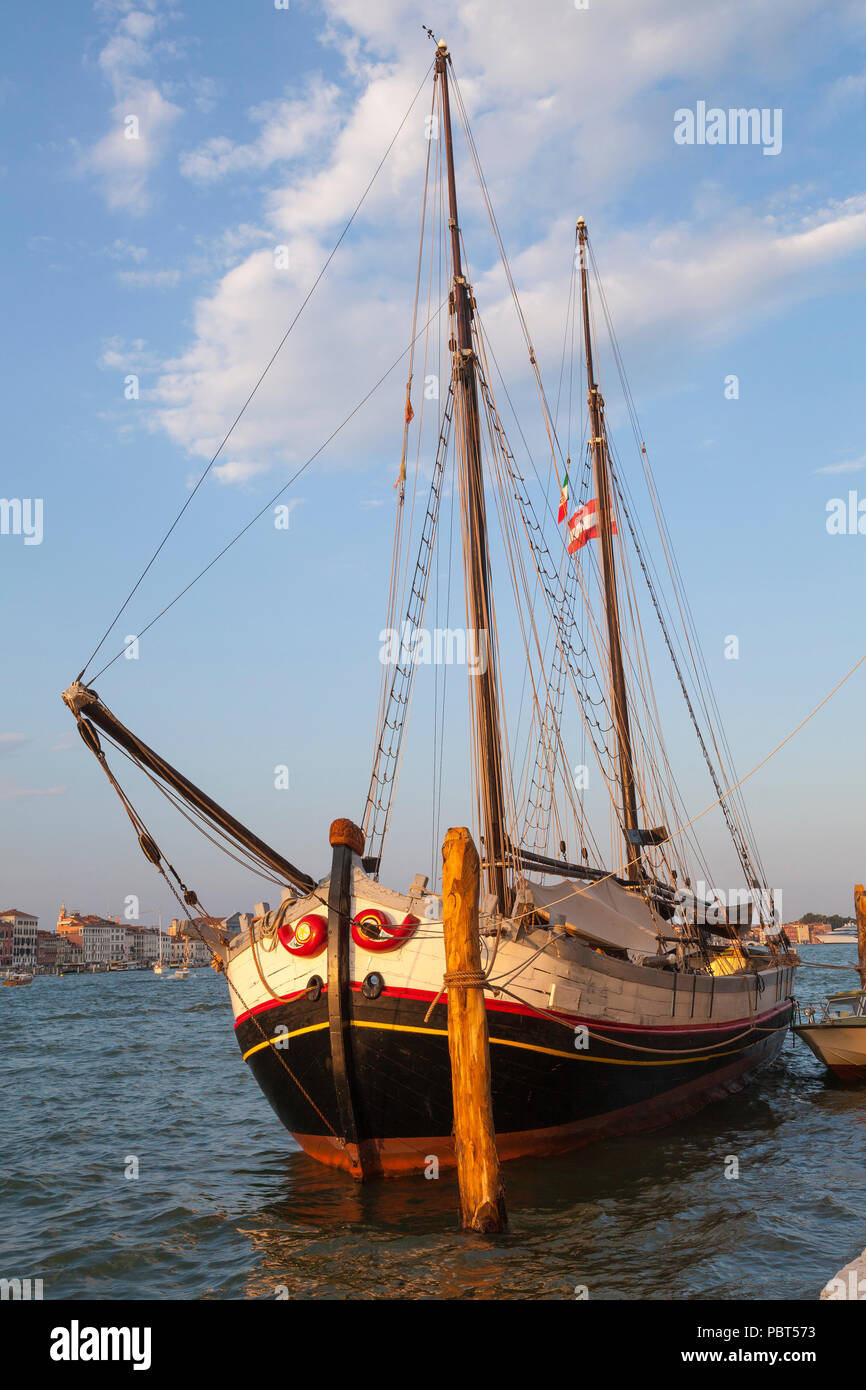Trabaccolo (lugger), IL NUOVO TRIONFO, der größten klassischen Adria Boot segeln Zustand. Cattolica Werft gebaut 1926, Grand Canal, Venedig, Venetien Stockfoto