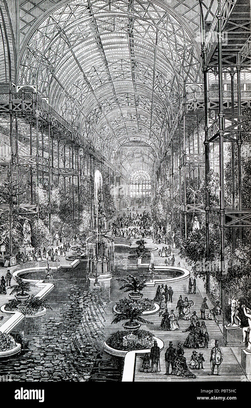 Diese Abbildung stammt aus dem Jahr 1870 und zeigt die Crystal Palace in Sydenham Hill, einem wohlhabenden Vorort in der Nähe von London. Es war eine enorme Glas und Eisen Struktur, die im Jahre 1851 für die Große Ausstellung gebaut wurde 1851 im Hyde Park in London statt. Die Ausstellung wurde Prince Albert die Idee der industriellen Errungenschaften von Großbritannien zu präsentieren. Anderen Ländern, darunter den Vereinigten Staaten, Russland und Ägypten sowie ausgestellt. Das Crystal Palace wurde von Sir Joseph Paxton konzipiert. Hier sehen Sie das Innere der, Barre-gewölbten Querschiff thatran in der Mitte des Gebäudes. Es wa Stockfoto